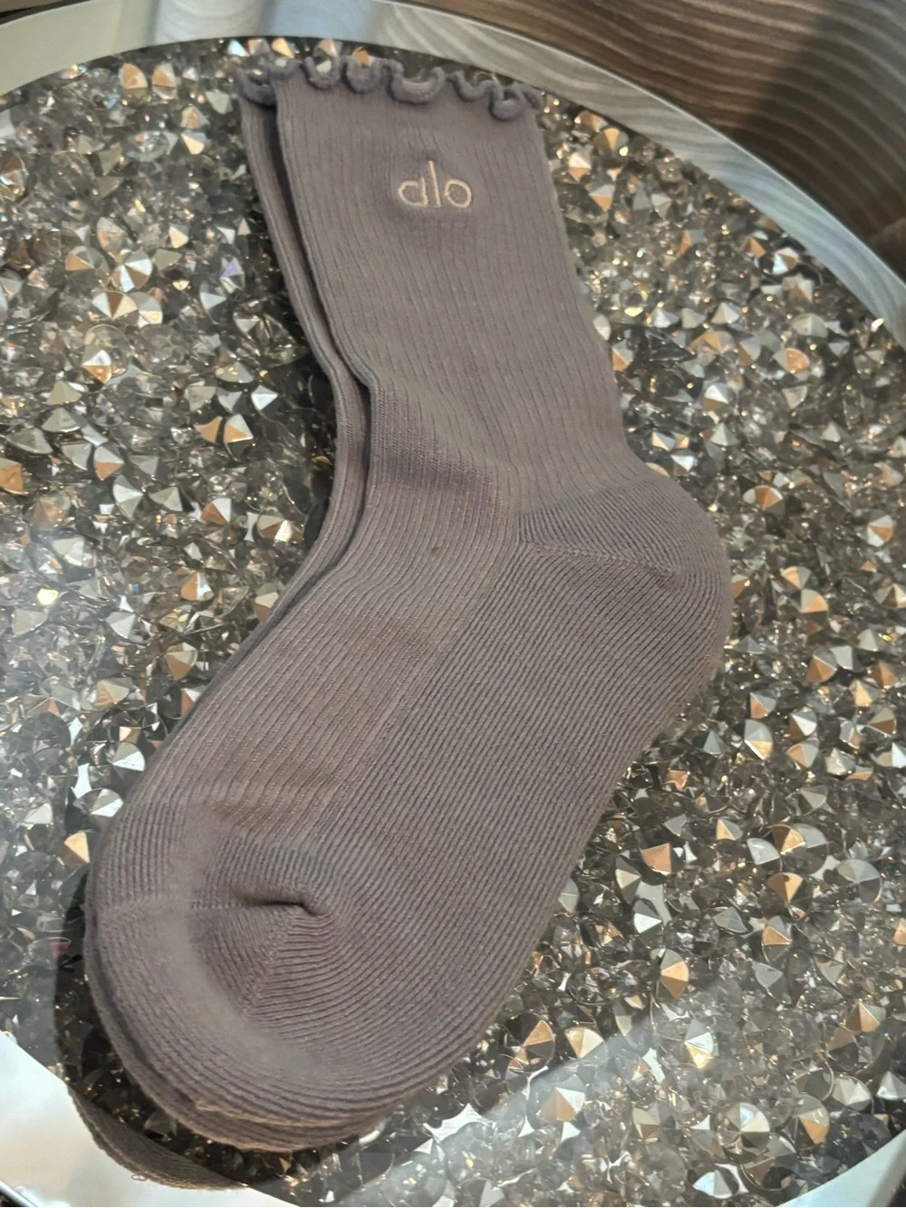 Alo Yoga Ruffle Crew Socks Lavender Gray White Logo